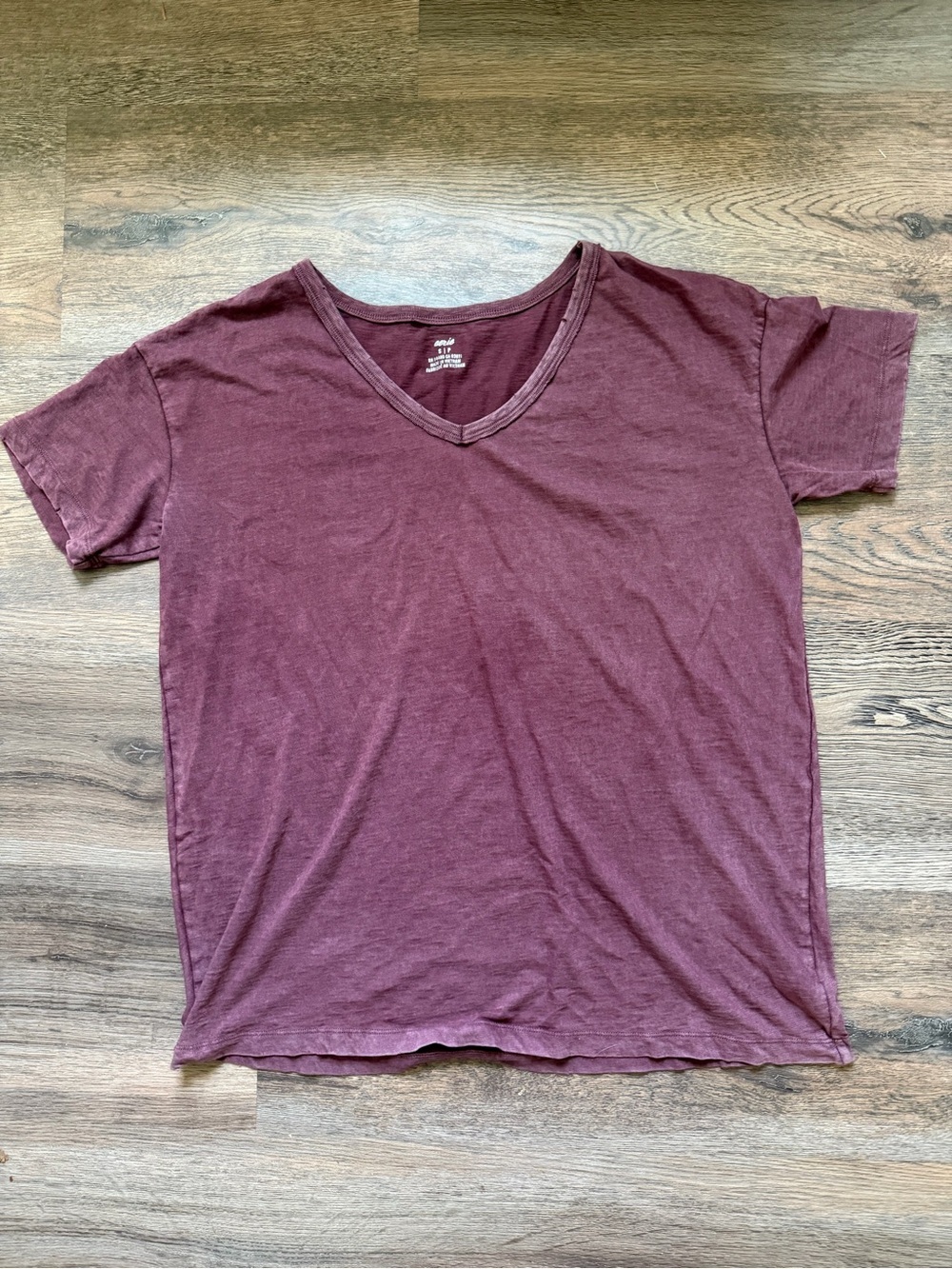 aerie Women's V-Neck Short Sleeve Tee in Burgundy Plum